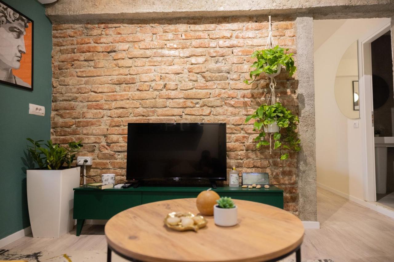 Three Doors Apartments, Kiwi 1+1 Apartment Τίρανα Εξωτερικό φωτογραφία